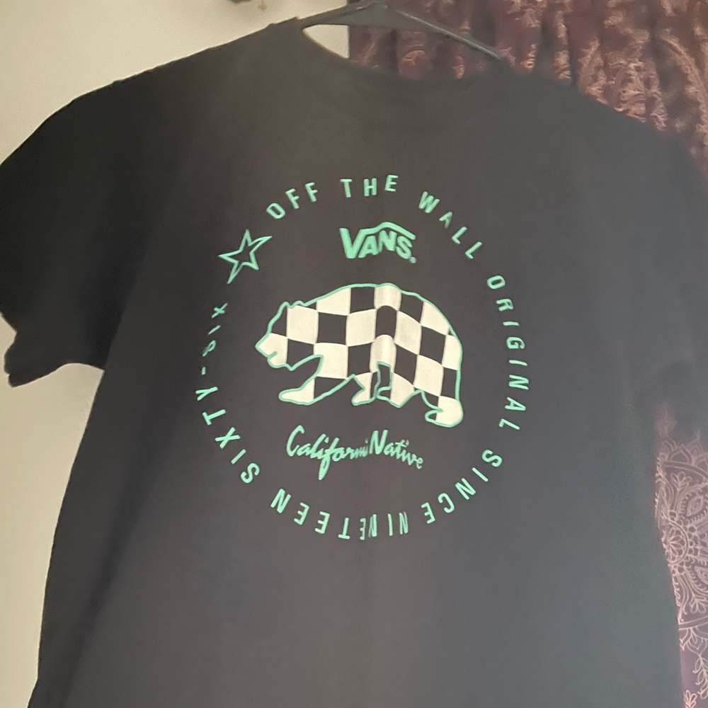 Vans Tshirt size medium. Fits more so for a teen. Great shape
